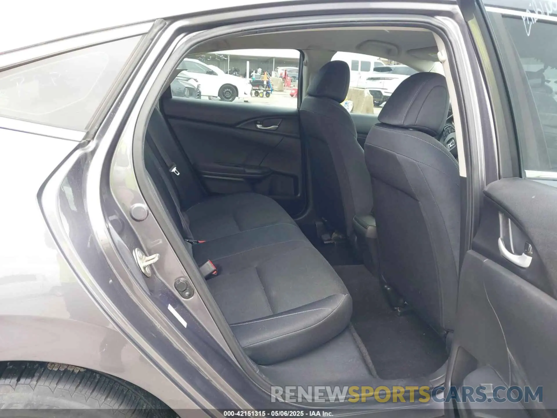 8 Photograph of a damaged car 19XZE4F56KE025837 HONDA INSIGHT 2019