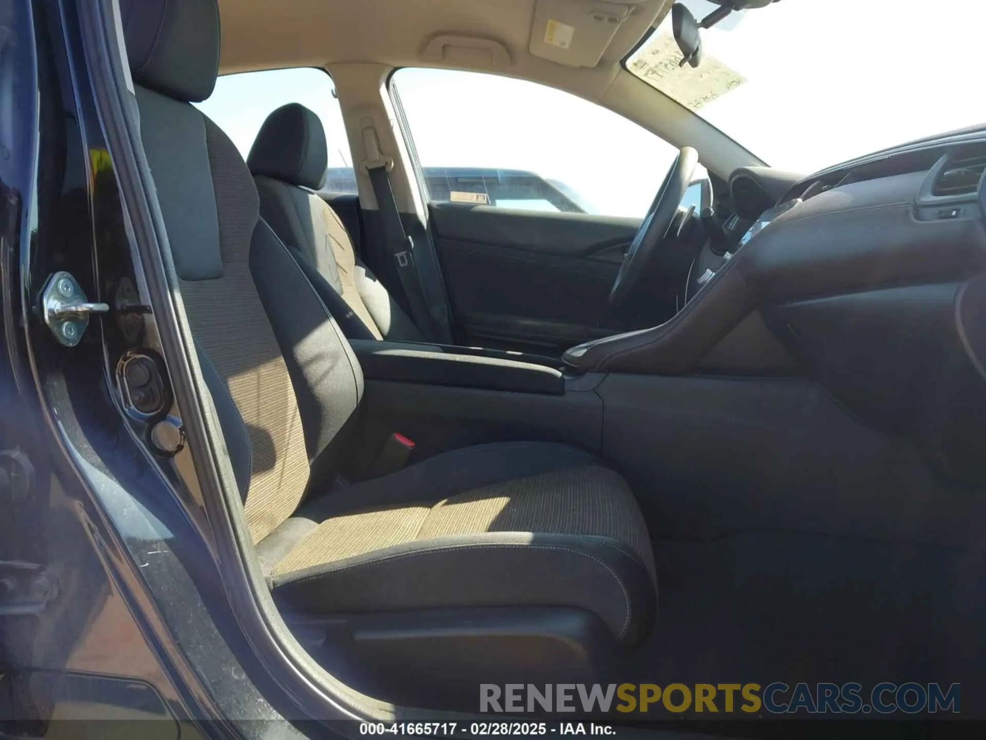 5 Photograph of a damaged car 19XZE4F57KE014734 HONDA INSIGHT 2019