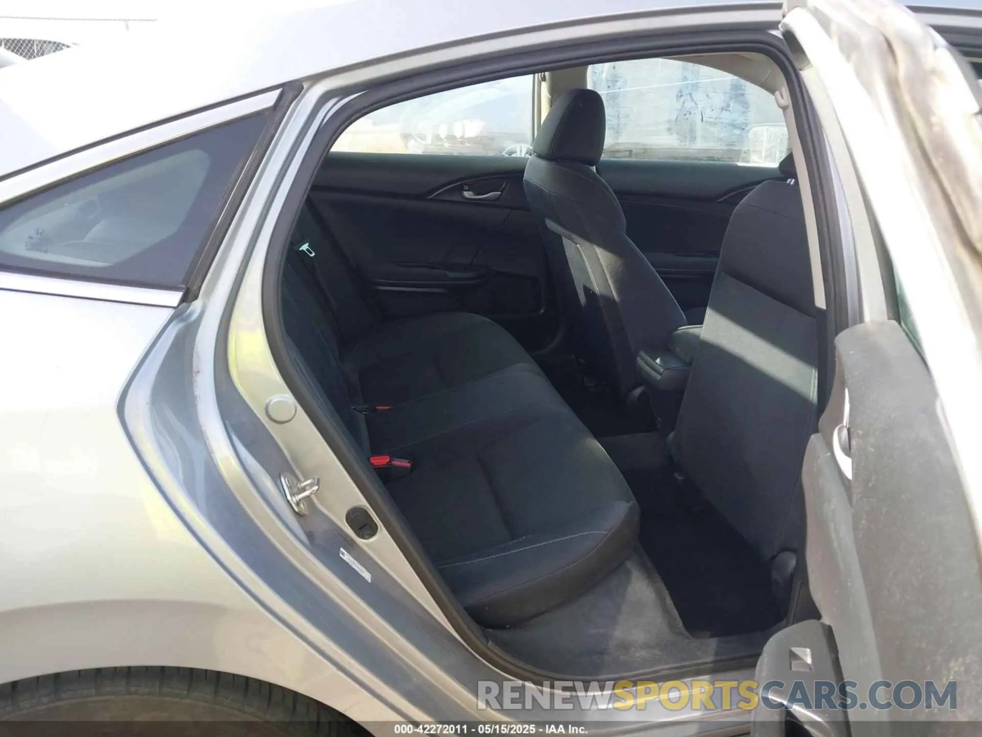 8 Photograph of a damaged car 19XZE4F57KE018251 HONDA INSIGHT 2019