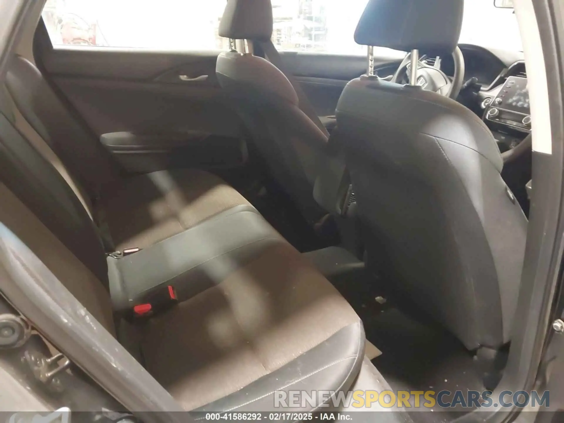 8 Photograph of a damaged car 19XZE4F57KE029475 HONDA INSIGHT 2019