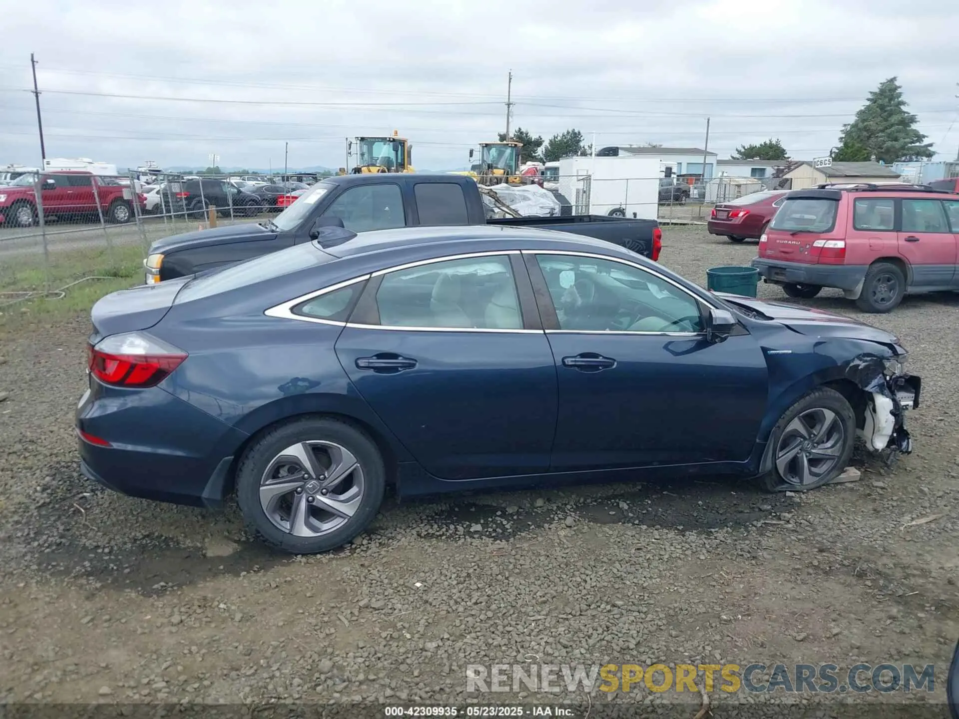 13 Photograph of a damaged car 19XZE4F57KE031887 HONDA INSIGHT 2019