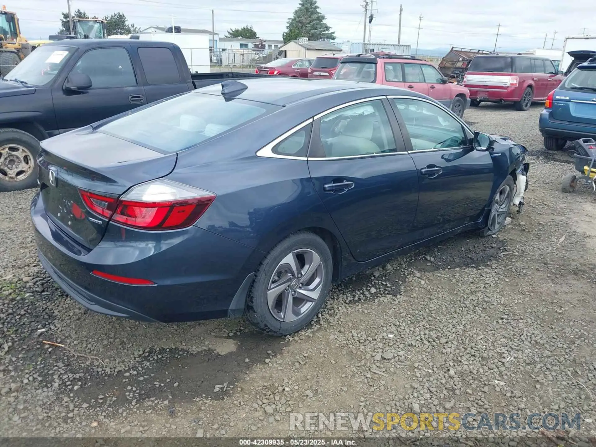4 Photograph of a damaged car 19XZE4F57KE031887 HONDA INSIGHT 2019