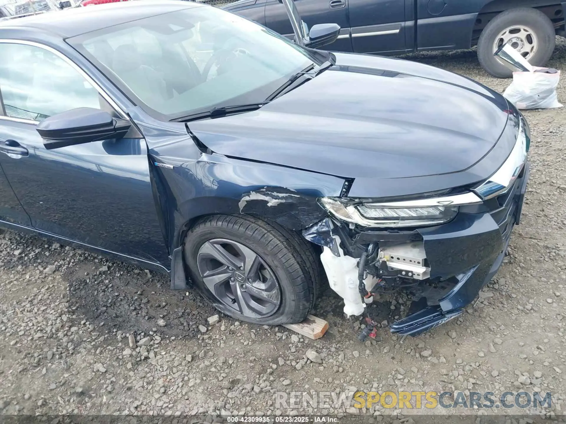 6 Photograph of a damaged car 19XZE4F57KE031887 HONDA INSIGHT 2019