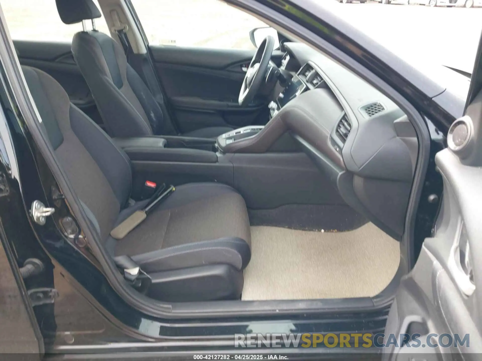 5 Photograph of a damaged car 19XZE4F58KE024446 HONDA INSIGHT 2019