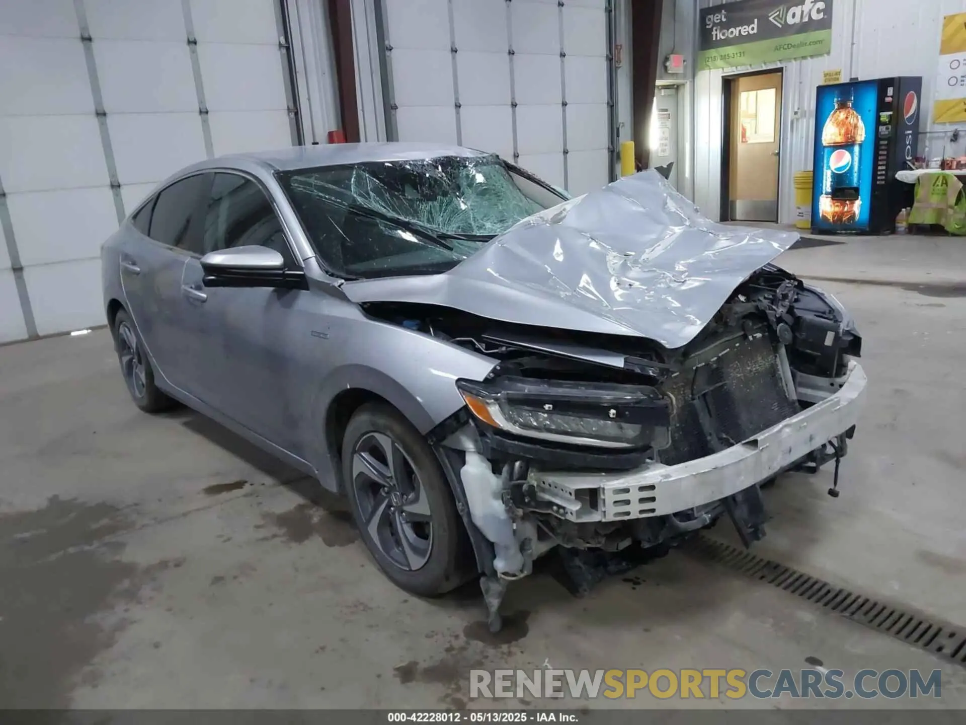 1 Photograph of a damaged car 19XZE4F59KE001869 HONDA INSIGHT 2019