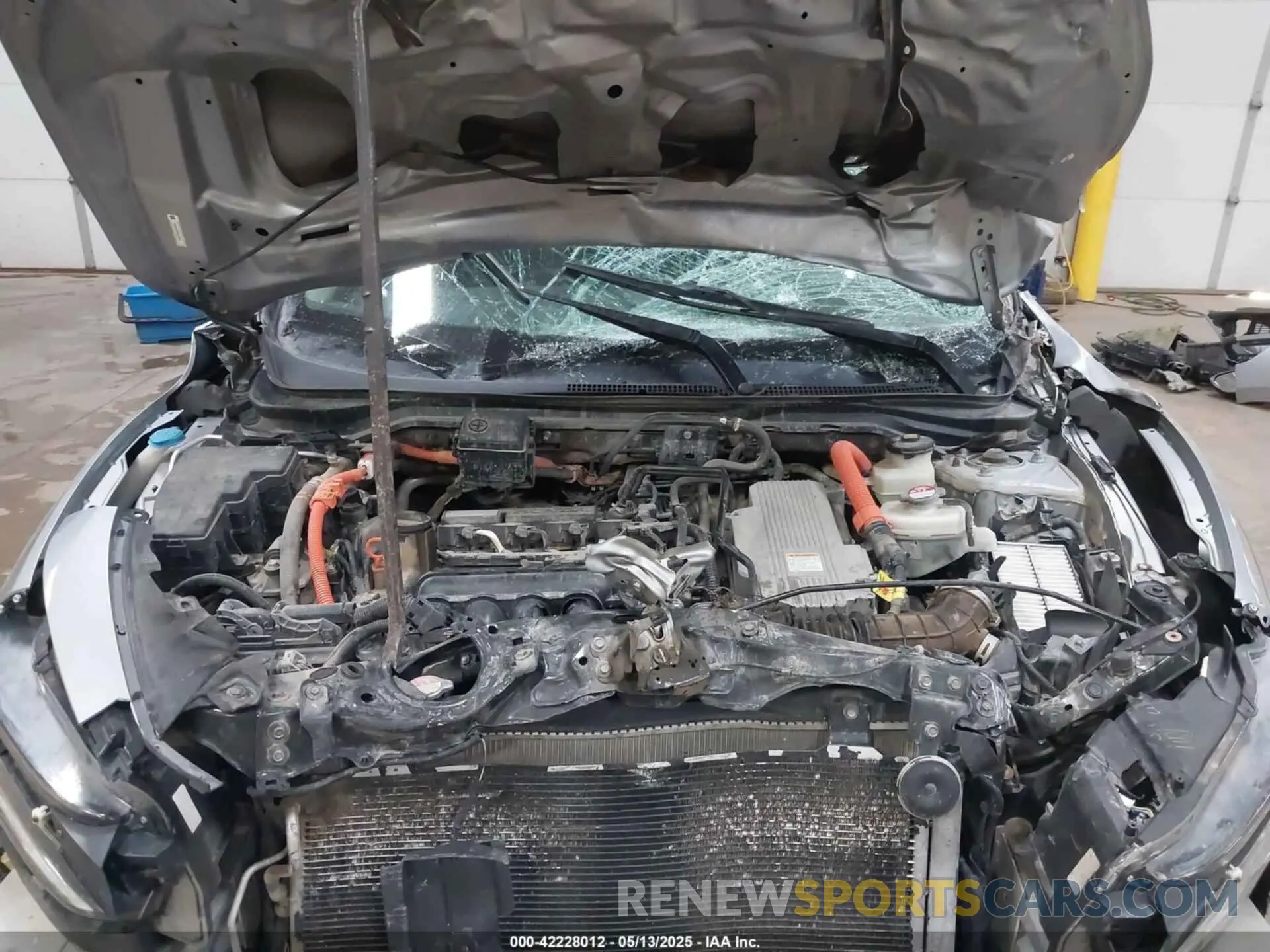 10 Photograph of a damaged car 19XZE4F59KE001869 HONDA INSIGHT 2019