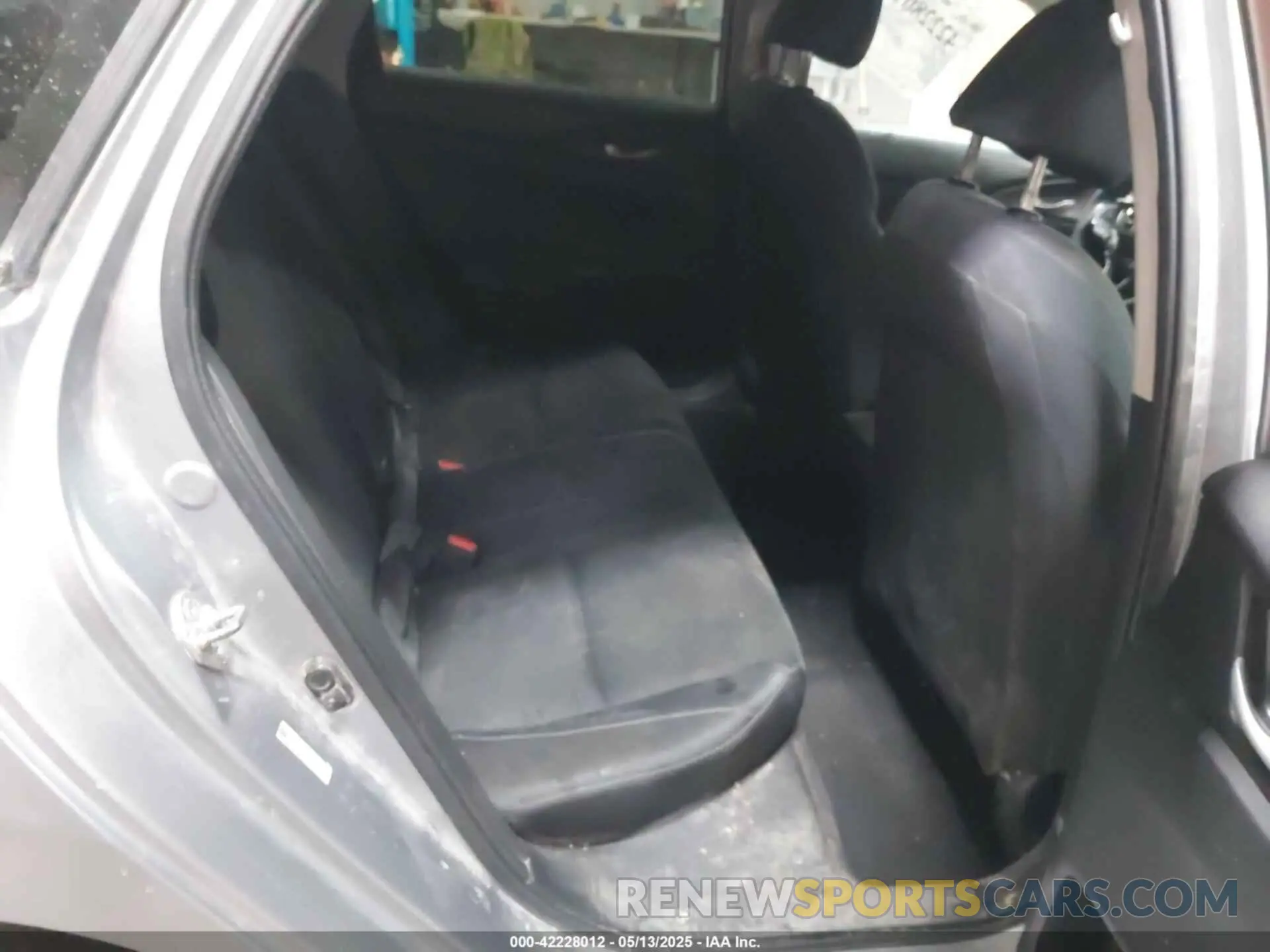 8 Photograph of a damaged car 19XZE4F59KE001869 HONDA INSIGHT 2019