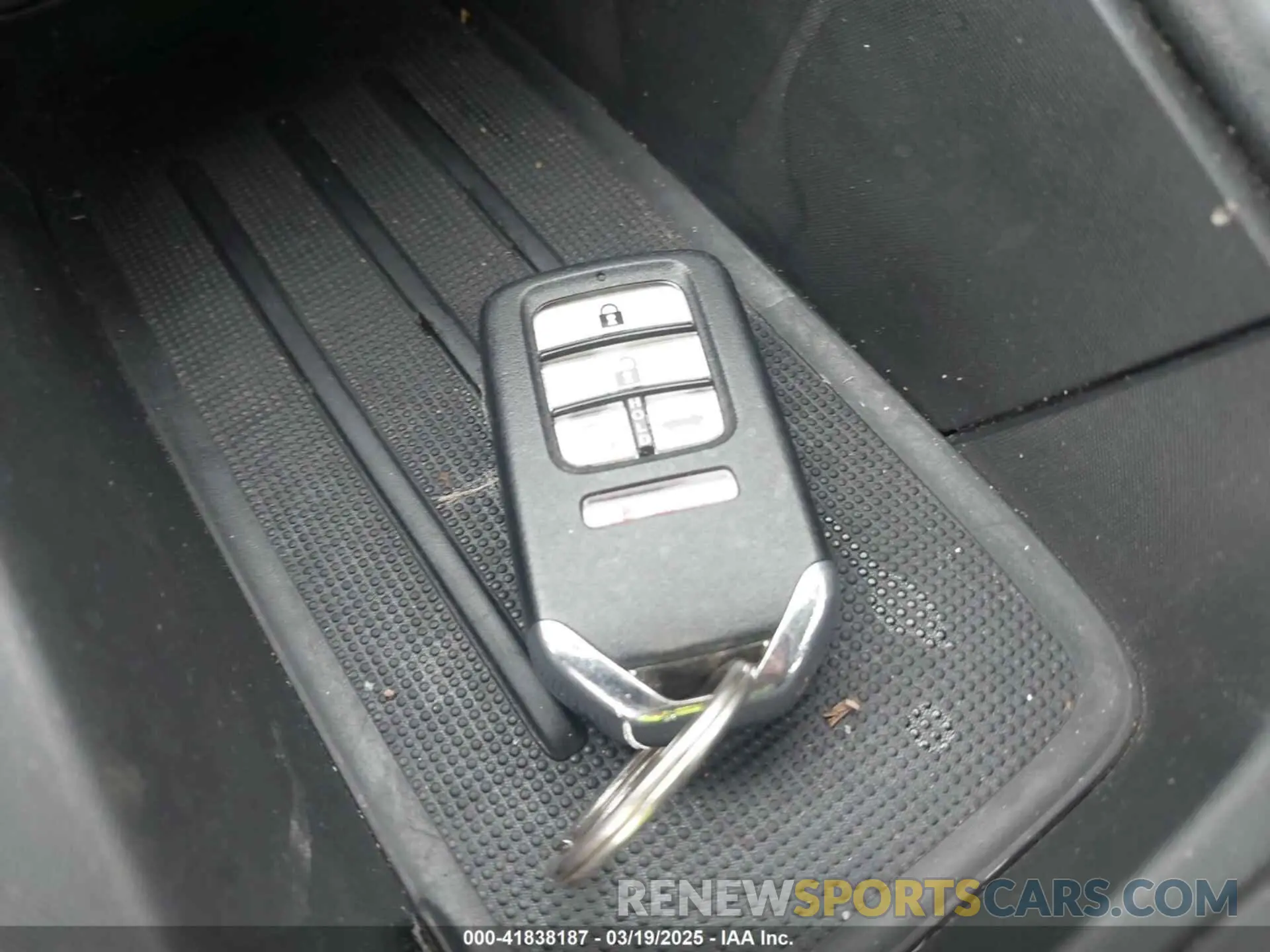 11 Photograph of a damaged car 19XZE4F90KE020510 HONDA INSIGHT 2019