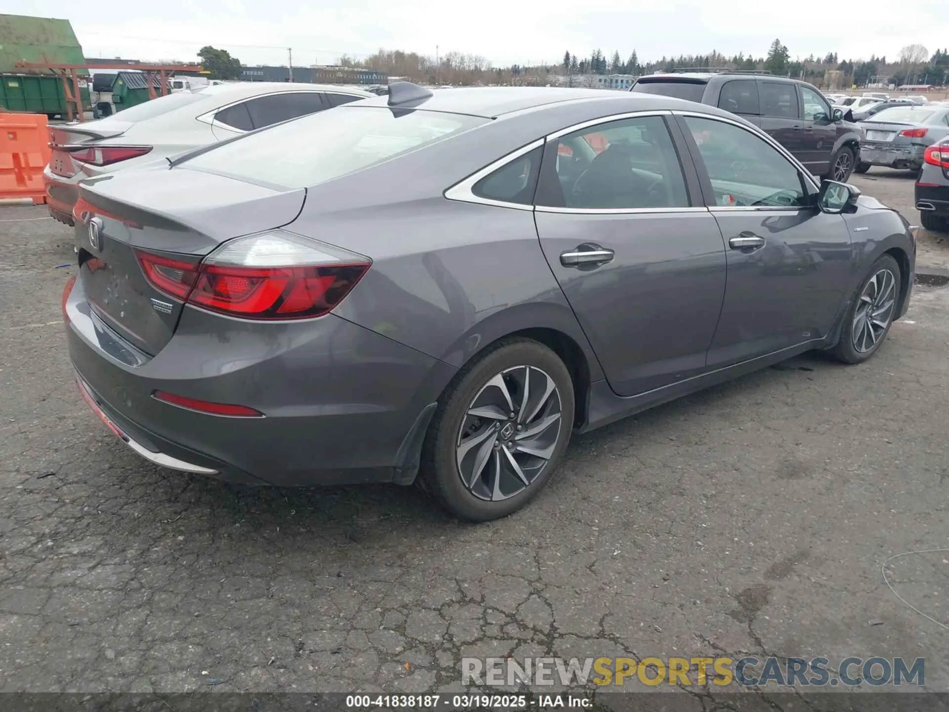 4 Photograph of a damaged car 19XZE4F90KE020510 HONDA INSIGHT 2019