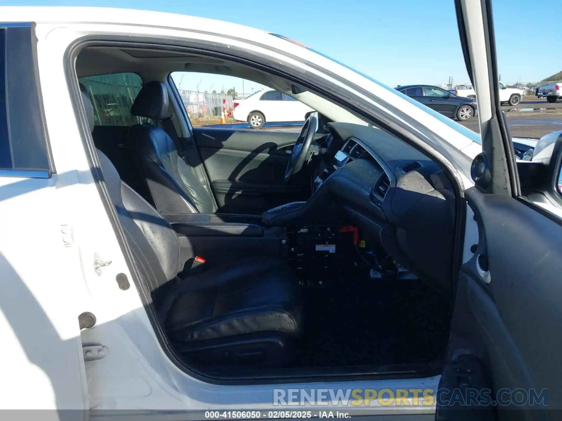 5 Photograph of a damaged car 19XZE4F92KE012764 HONDA INSIGHT 2019