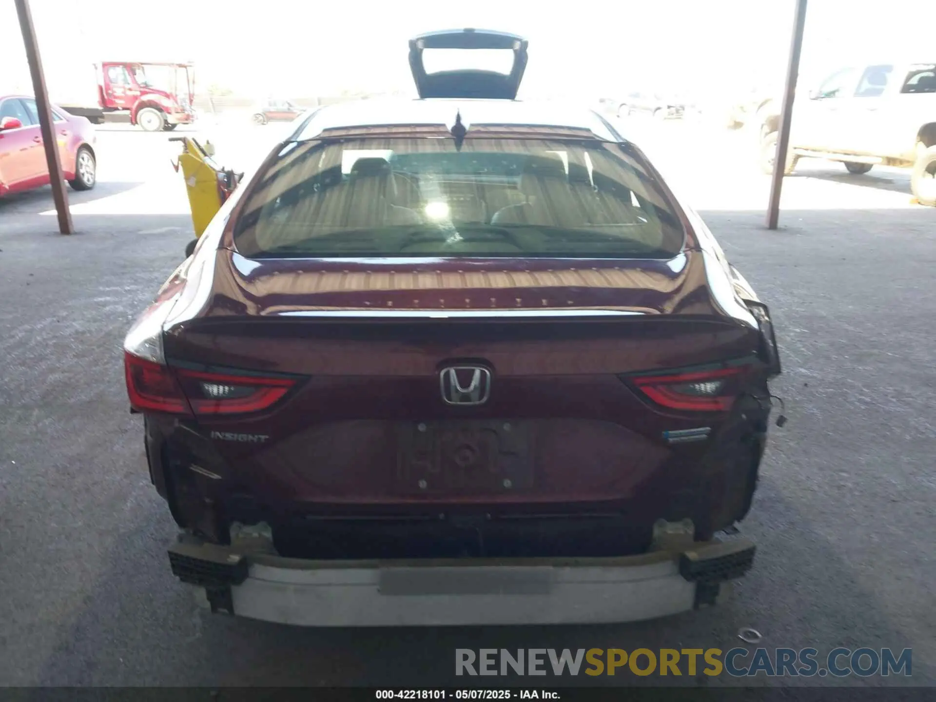 17 Photograph of a damaged car 19XZE4F94KE014483 HONDA INSIGHT 2019