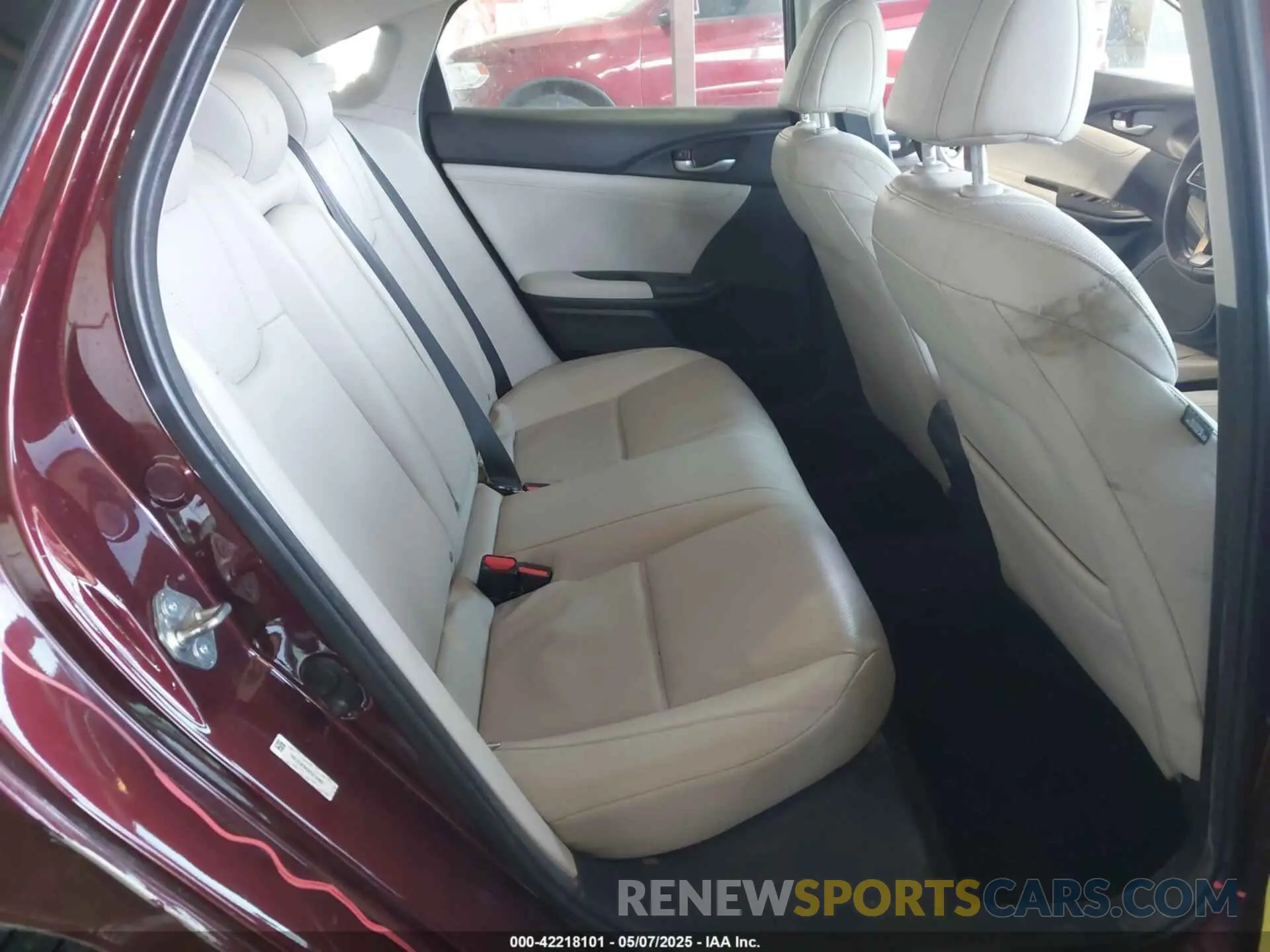 8 Photograph of a damaged car 19XZE4F94KE014483 HONDA INSIGHT 2019