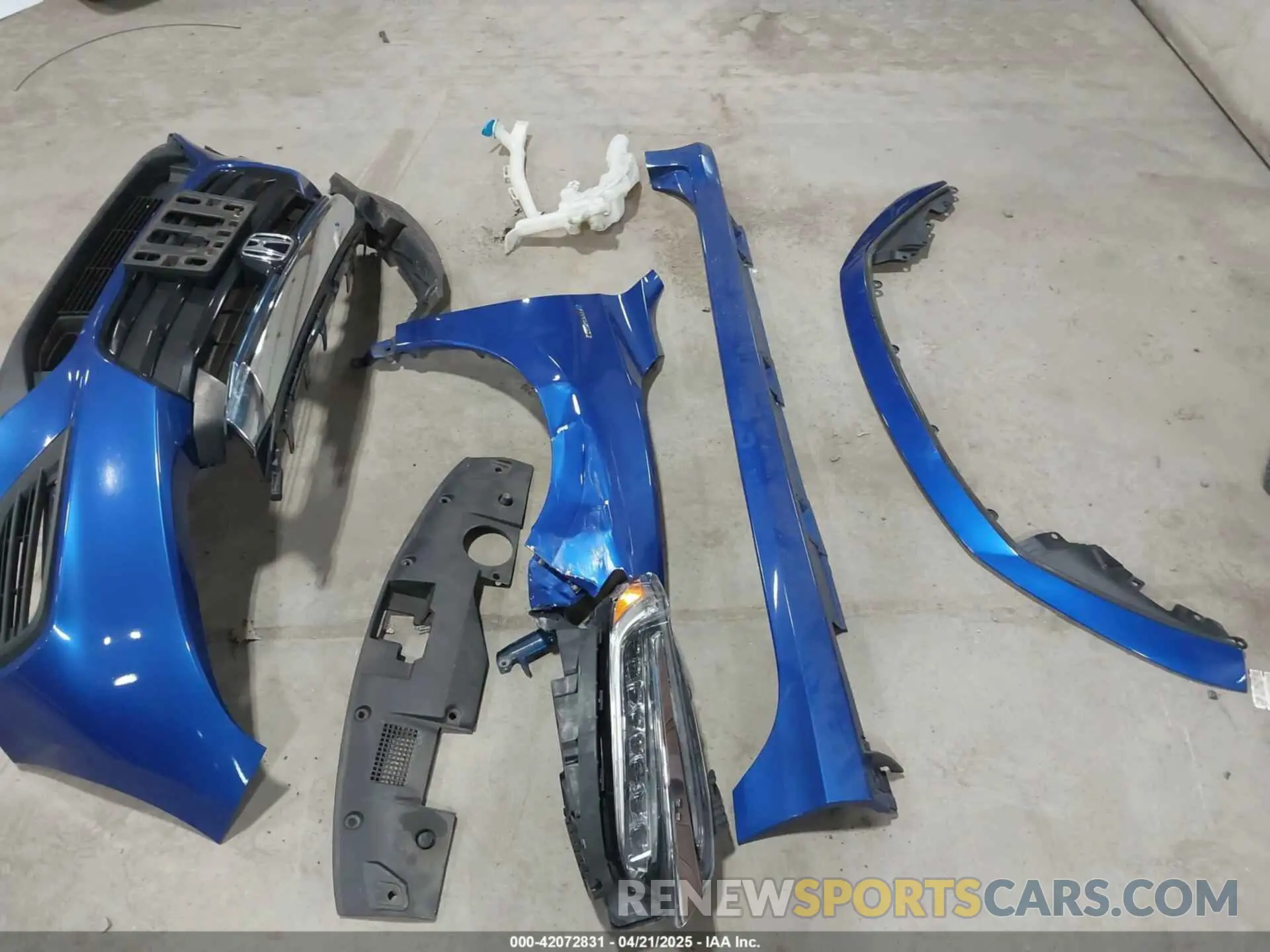 12 Photograph of a damaged car 19XZE4F95KE003587 HONDA INSIGHT 2019