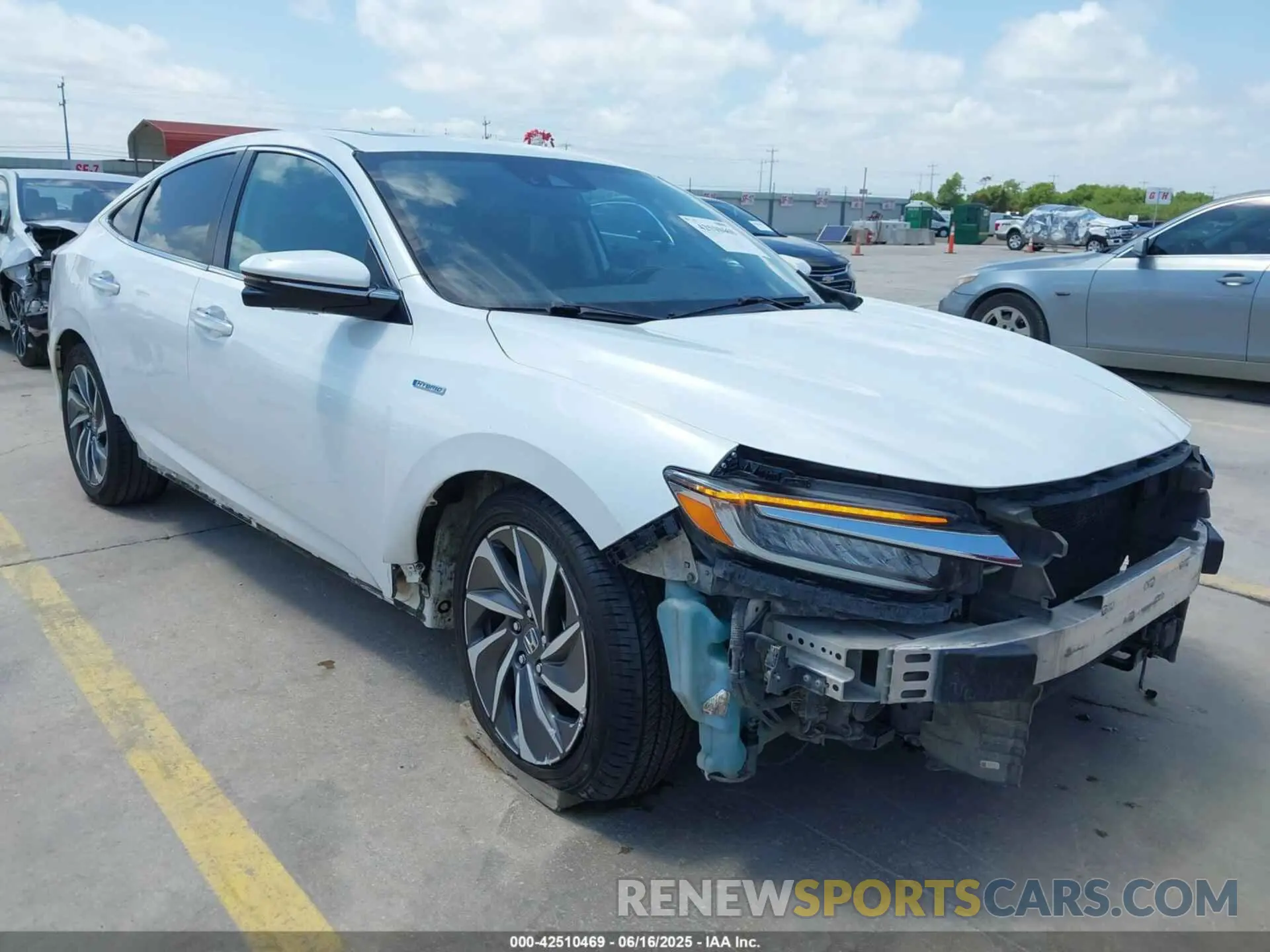 1 Photograph of a damaged car 19XZE4F95KE013732 HONDA INSIGHT 2019