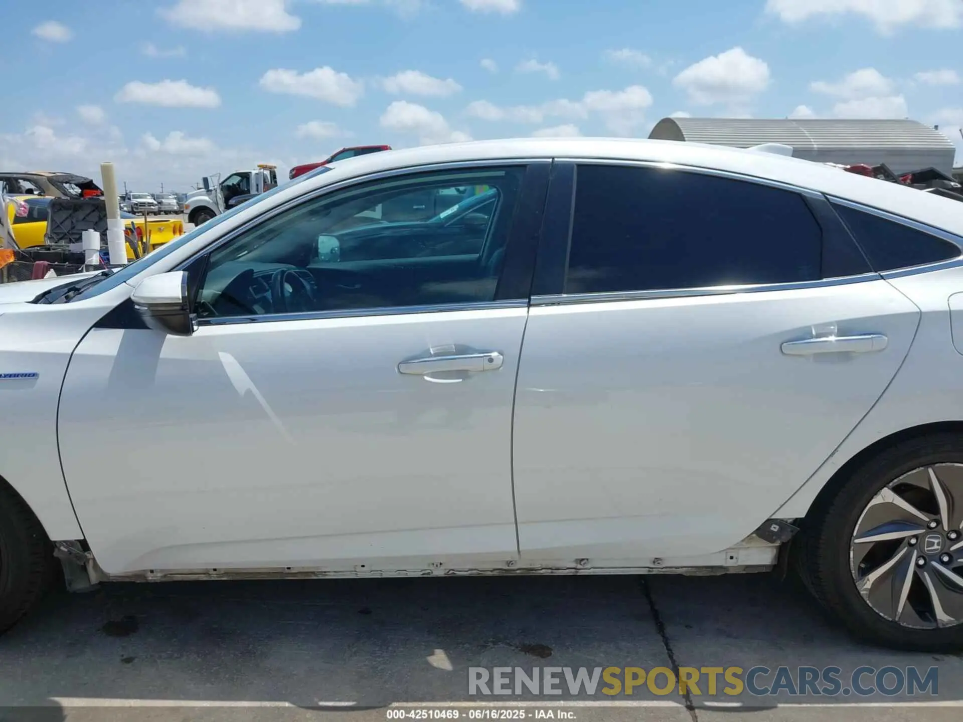 15 Photograph of a damaged car 19XZE4F95KE013732 HONDA INSIGHT 2019