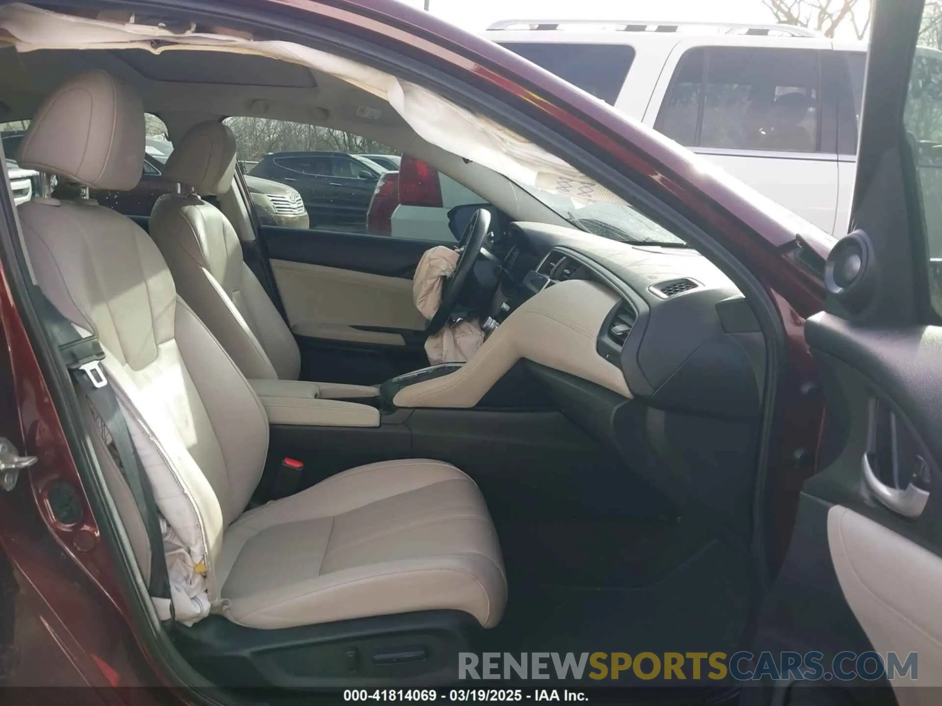 5 Photograph of a damaged car 19XZE4F95KE020308 HONDA INSIGHT 2019