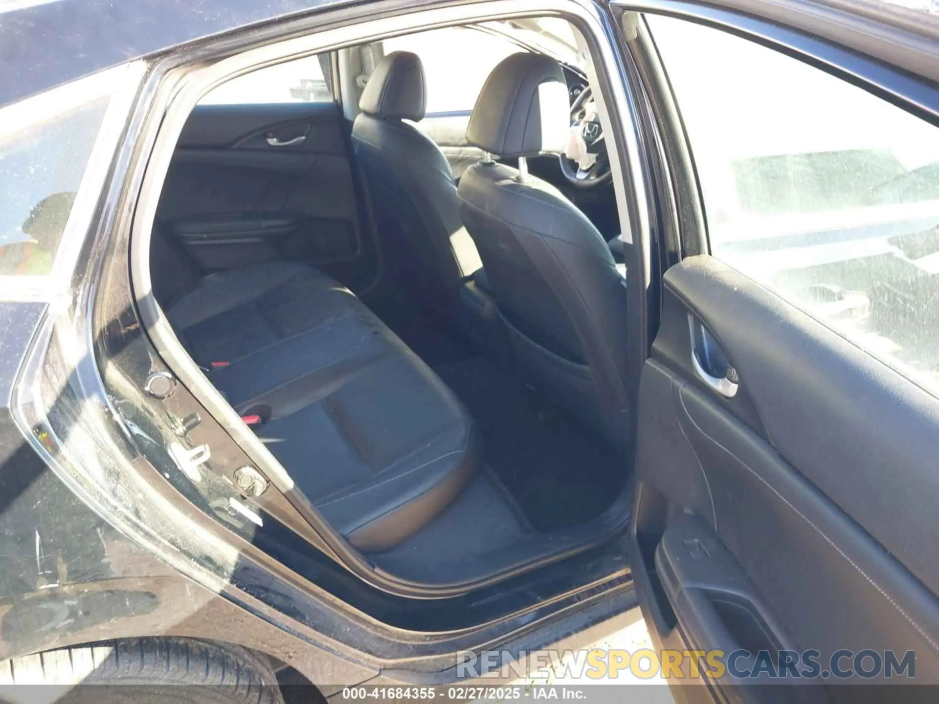 8 Photograph of a damaged car 19XZE4F97KE019824 HONDA INSIGHT 2019
