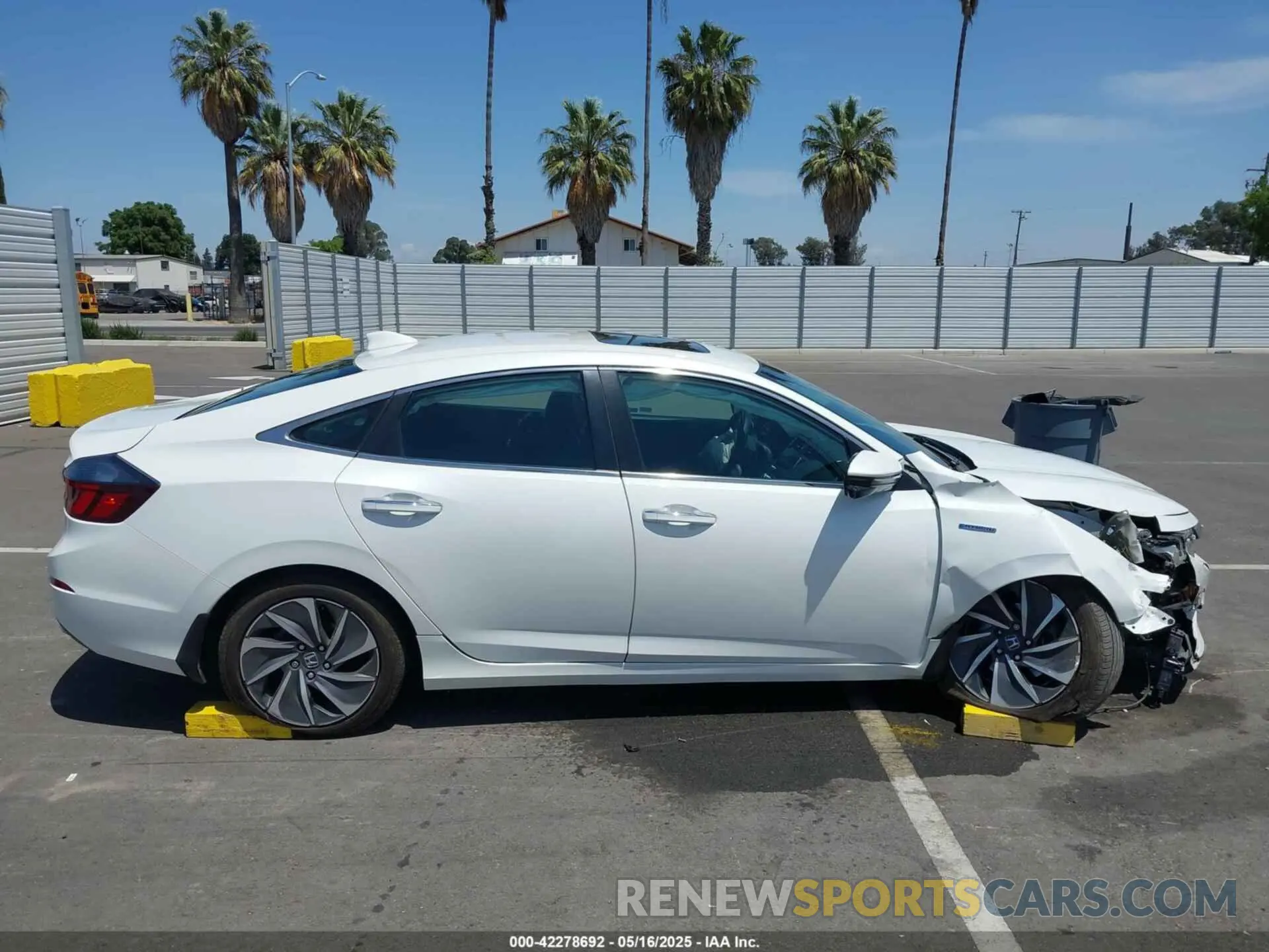 13 Photograph of a damaged car 19XZE4F99KE027245 HONDA INSIGHT 2019