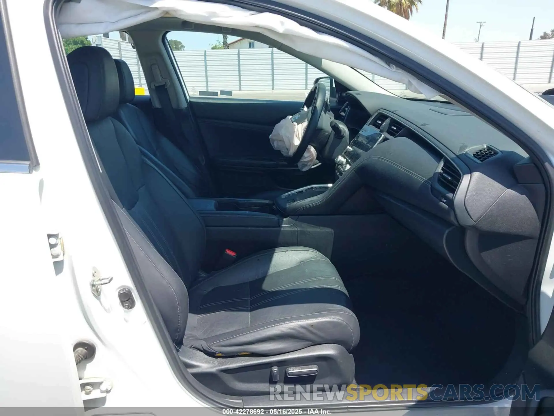 5 Photograph of a damaged car 19XZE4F99KE027245 HONDA INSIGHT 2019