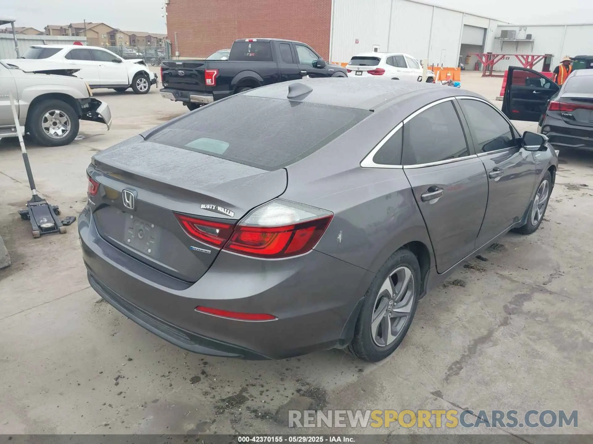 4 Photograph of a damaged car 19XZE4F50LE005469 HONDA INSIGHT 2020