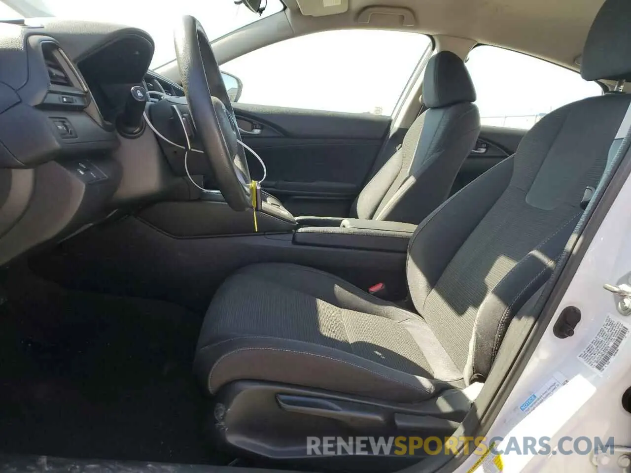 7 Photograph of a damaged car 19XZE4F50LE013278 HONDA INSIGHT 2020