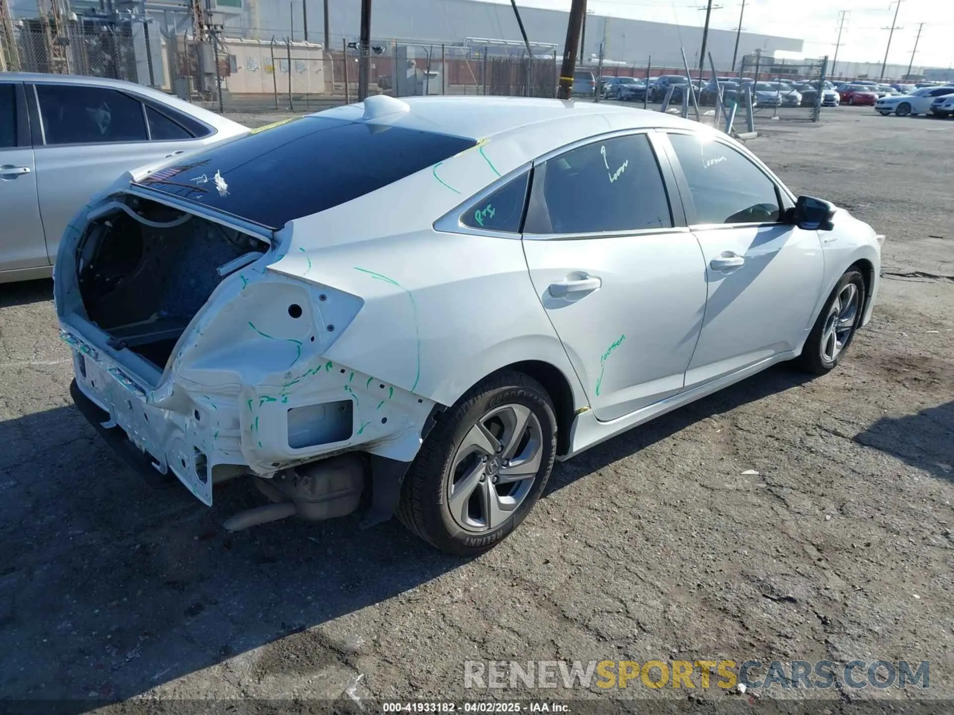 4 Photograph of a damaged car 19XZE4F51LE013662 HONDA INSIGHT 2020