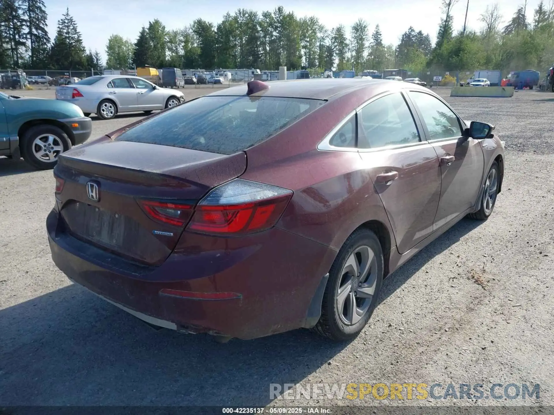 4 Photograph of a damaged car 19XZE4F54LE000632 HONDA INSIGHT 2020