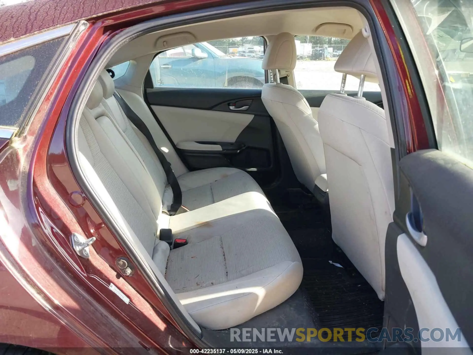 8 Photograph of a damaged car 19XZE4F54LE000632 HONDA INSIGHT 2020