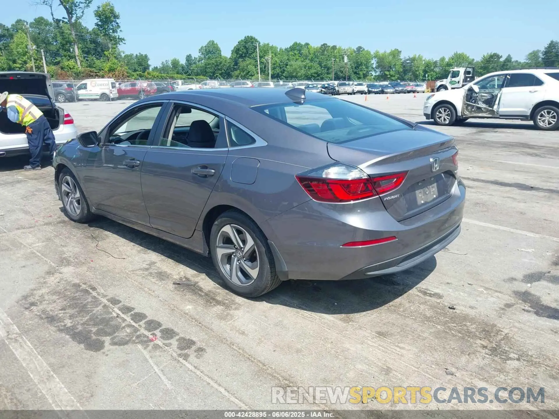 3 Photograph of a damaged car 19XZE4F55LE011882 HONDA INSIGHT 2020