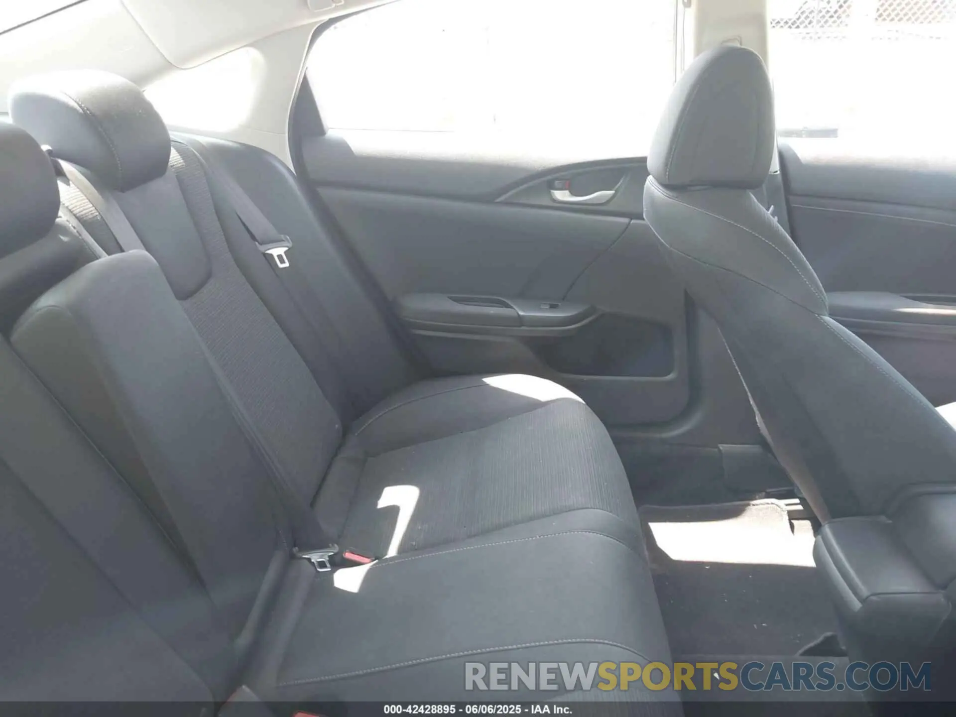 8 Photograph of a damaged car 19XZE4F55LE011882 HONDA INSIGHT 2020