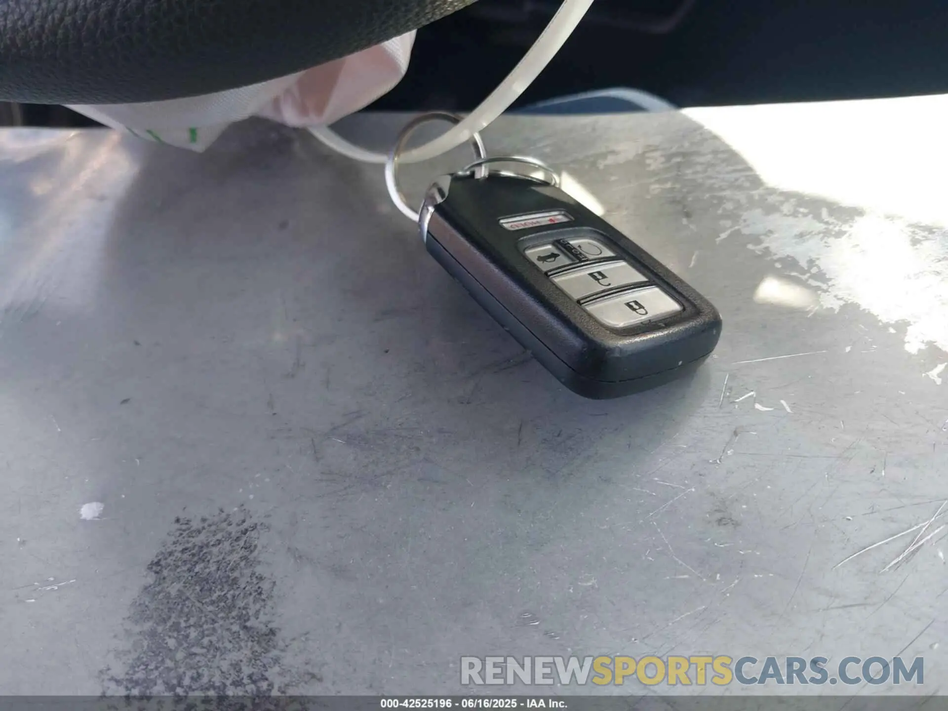 11 Photograph of a damaged car 19XZE4F56LE002723 HONDA INSIGHT 2020
