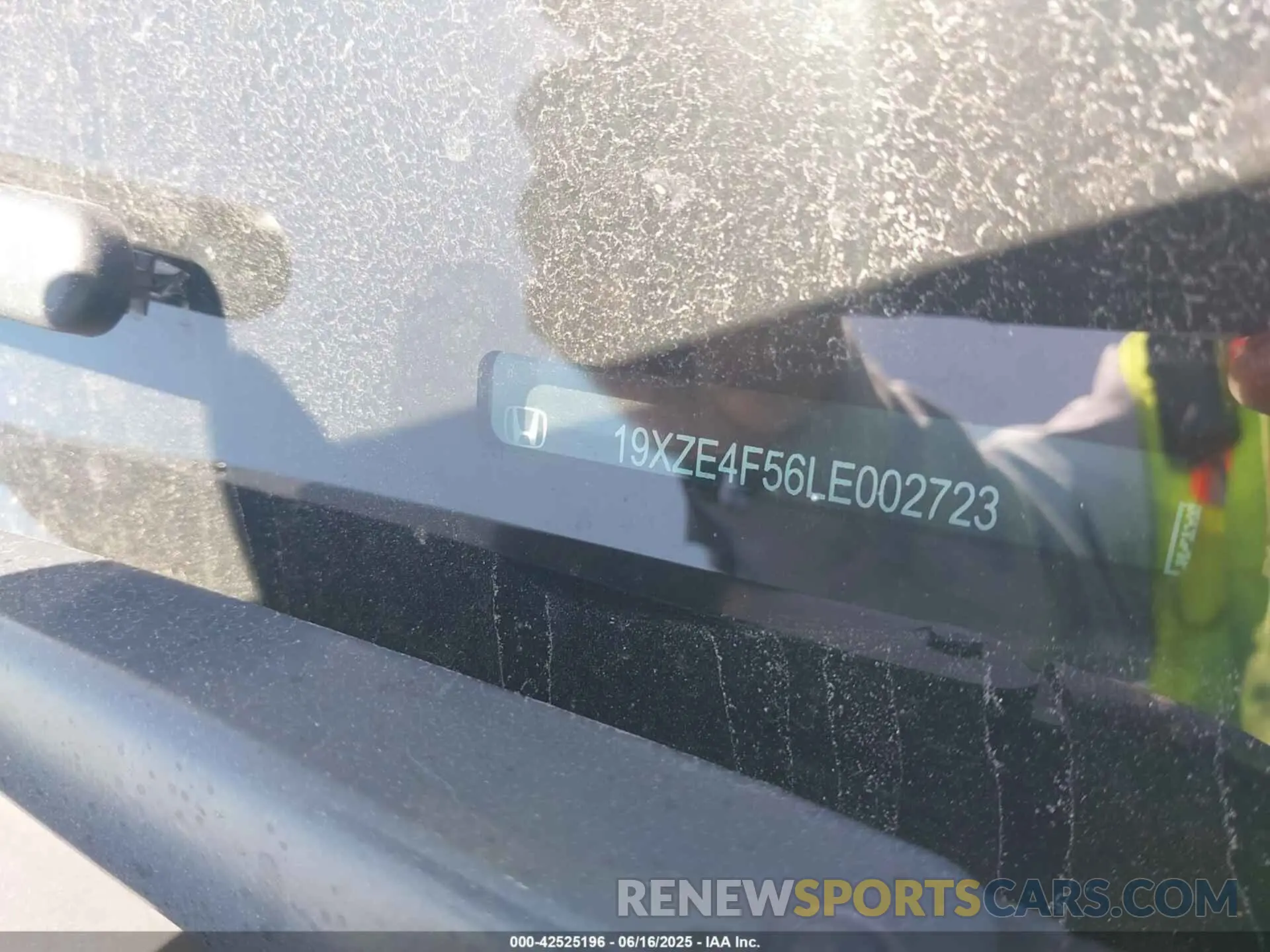 9 Photograph of a damaged car 19XZE4F56LE002723 HONDA INSIGHT 2020
