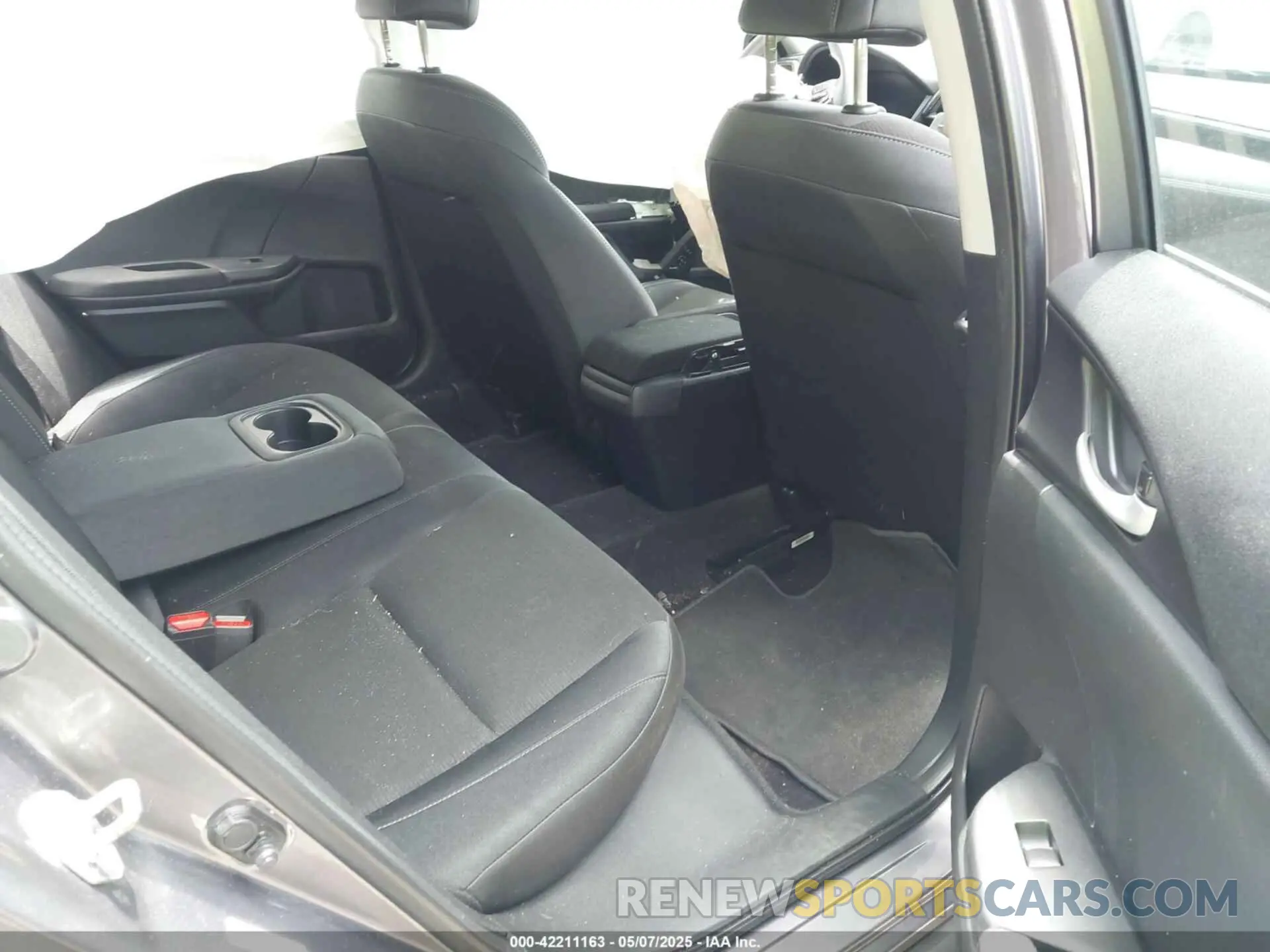 8 Photograph of a damaged car 19XZE4F57LE014721 HONDA INSIGHT 2020