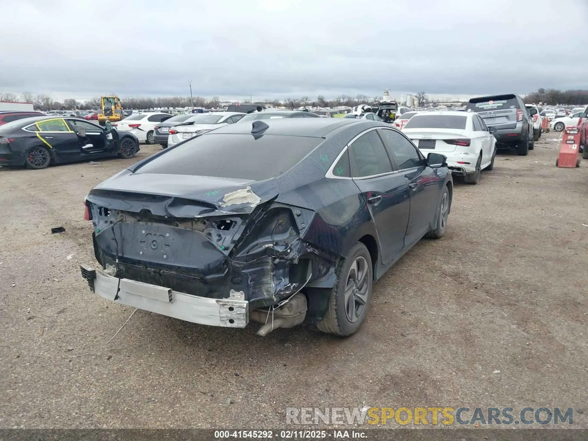 4 Photograph of a damaged car 19XZE4F58LE013853 HONDA INSIGHT 2020