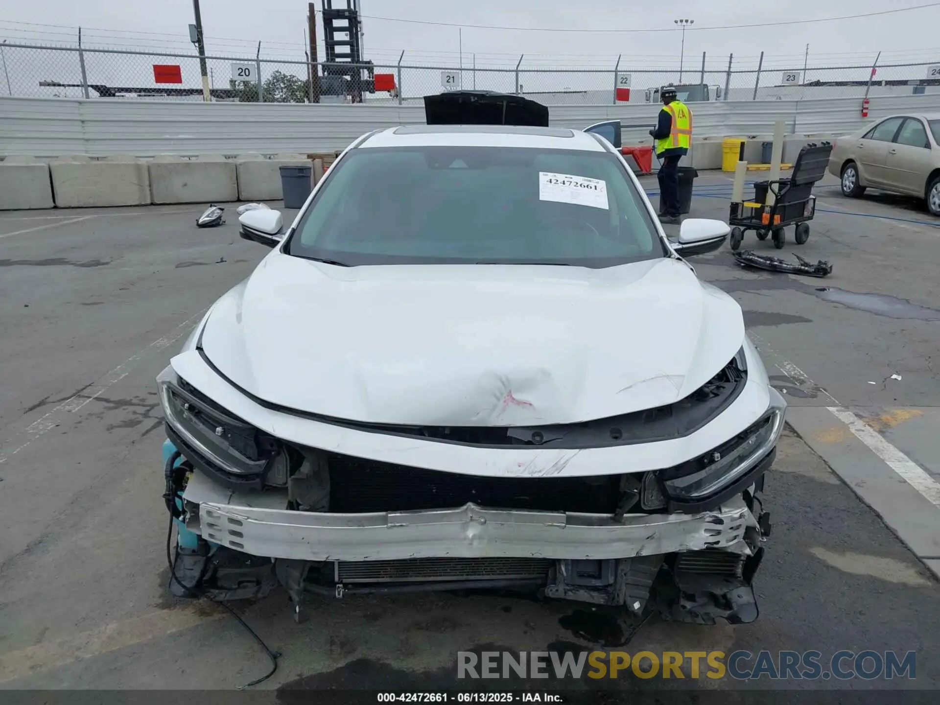 11 Photograph of a damaged car 19XZE4F91LE011025 HONDA INSIGHT 2020