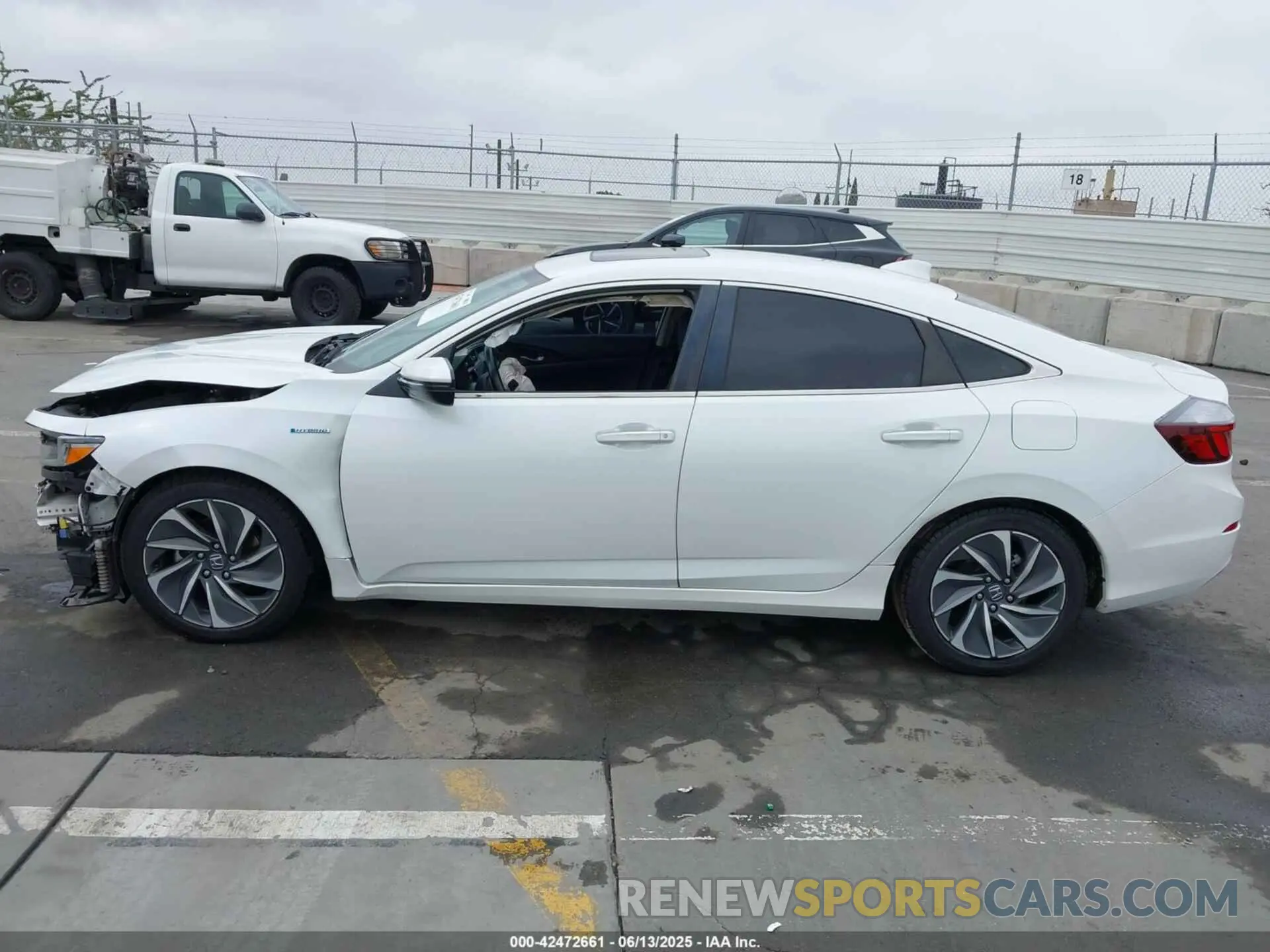 13 Photograph of a damaged car 19XZE4F91LE011025 HONDA INSIGHT 2020