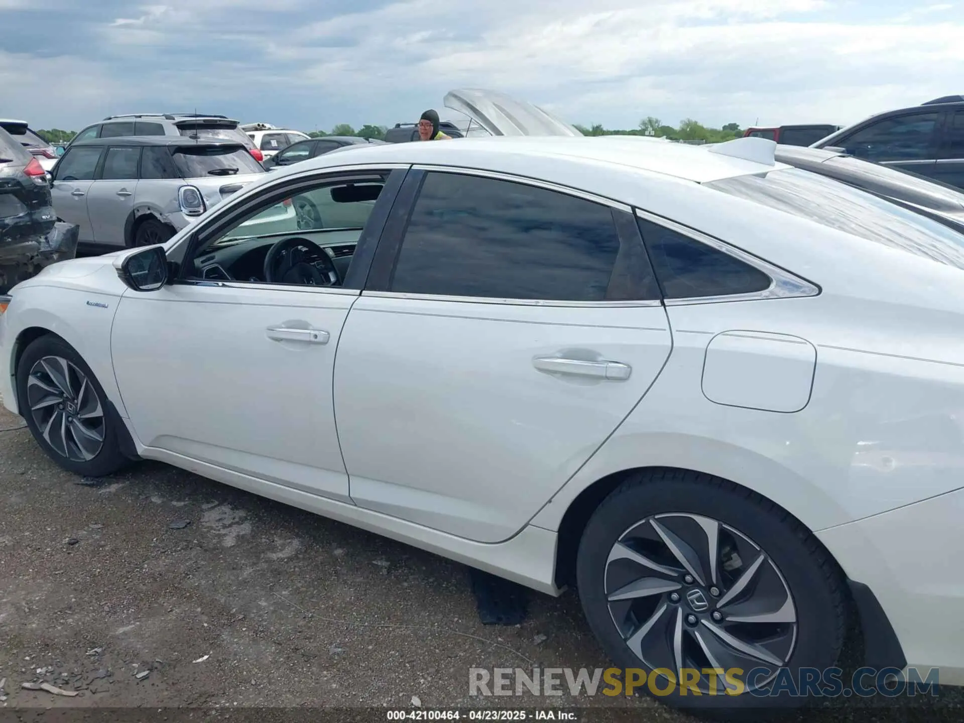 14 Photograph of a damaged car 19XZE4F93LE009017 HONDA INSIGHT 2020