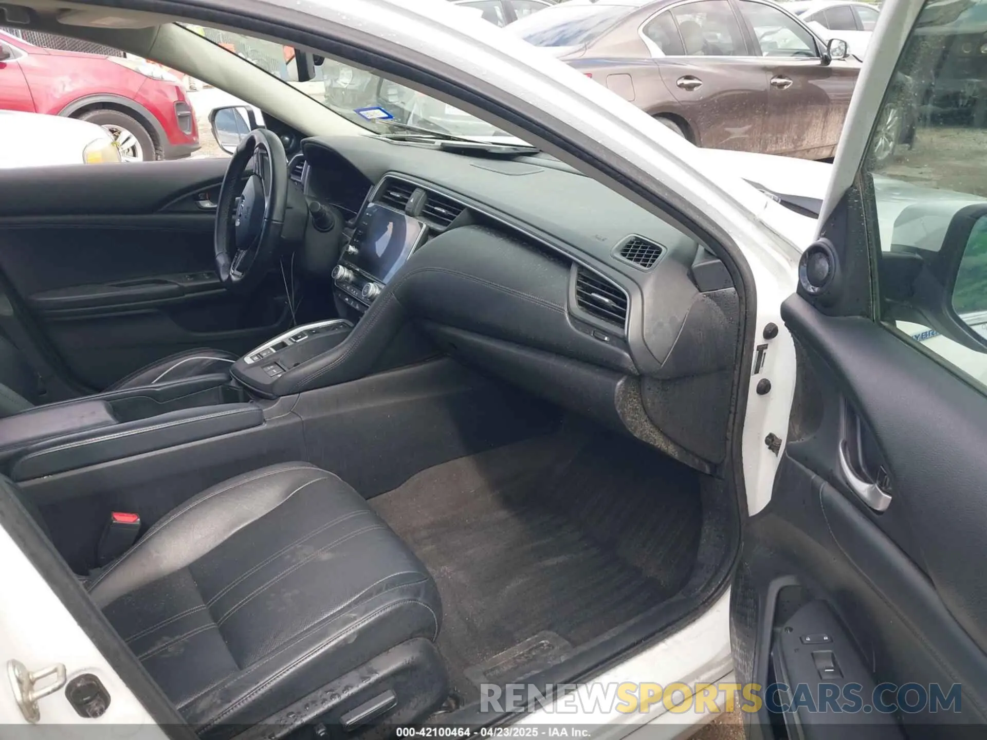 5 Photograph of a damaged car 19XZE4F93LE009017 HONDA INSIGHT 2020