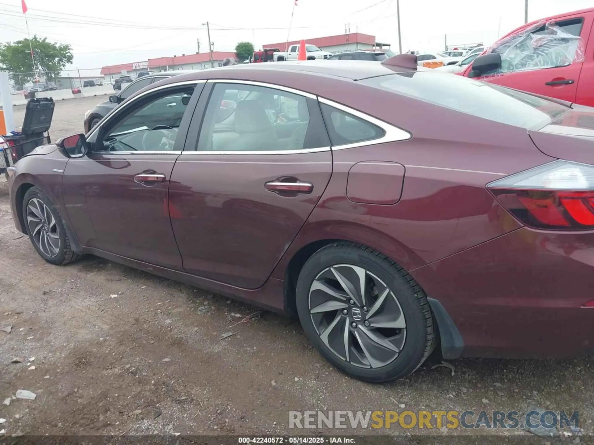 14 Photograph of a damaged car 19XZE4F93LE010040 HONDA INSIGHT 2020