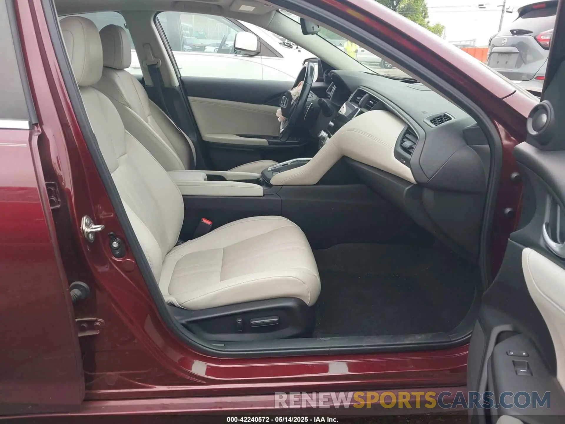 5 Photograph of a damaged car 19XZE4F93LE010040 HONDA INSIGHT 2020