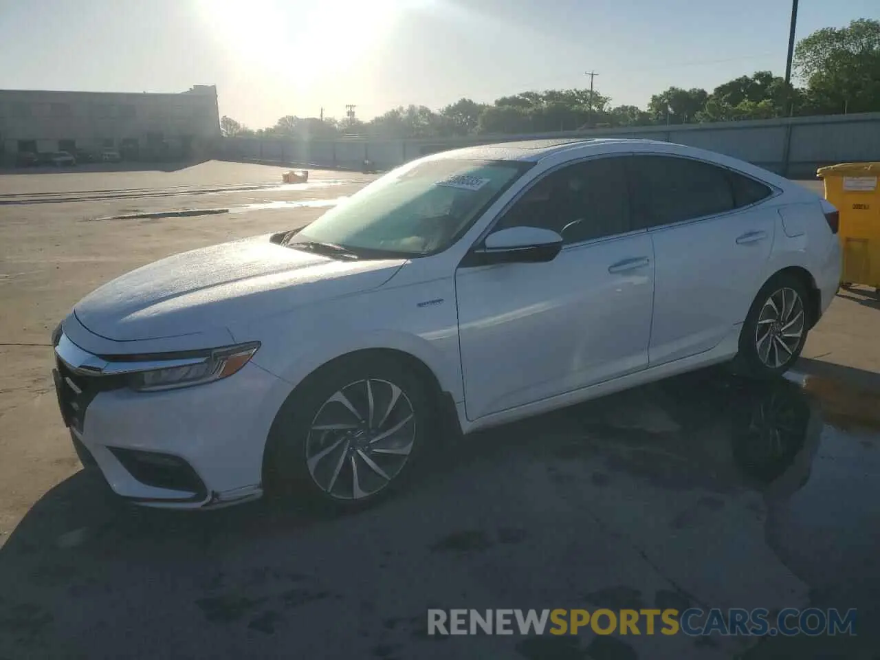 1 Photograph of a damaged car 19XZE4F93LE010264 HONDA INSIGHT 2020