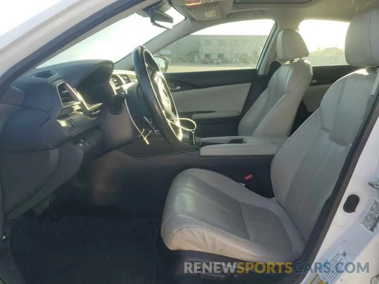 7 Photograph of a damaged car 19XZE4F93LE010264 HONDA INSIGHT 2020