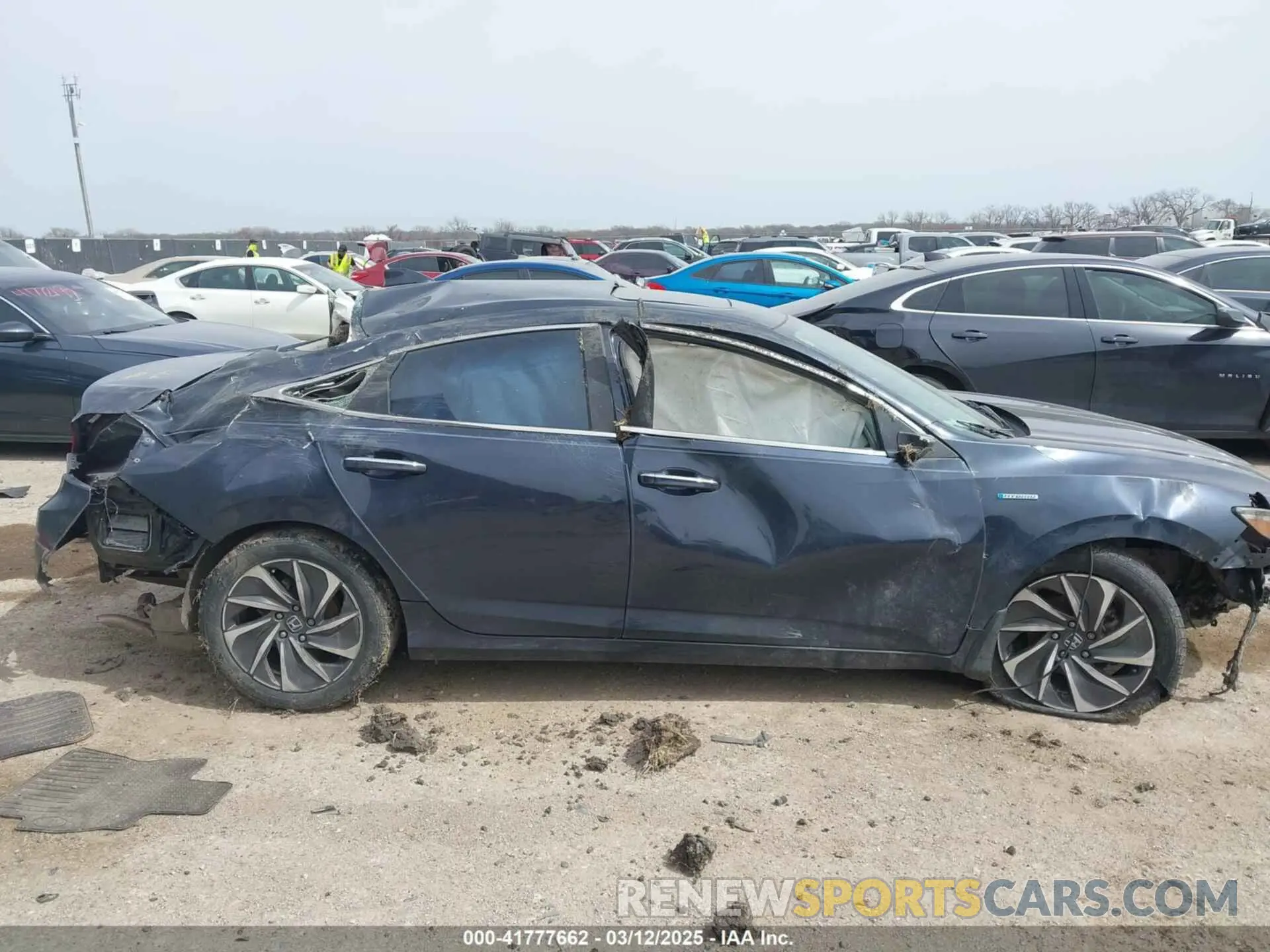 13 Photograph of a damaged car 19XZE4F94LE006918 HONDA INSIGHT 2020