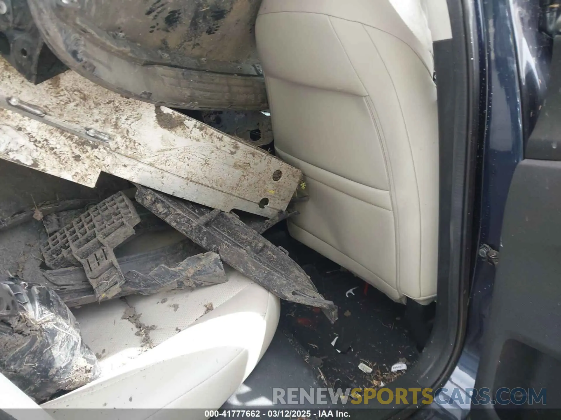 8 Photograph of a damaged car 19XZE4F94LE006918 HONDA INSIGHT 2020