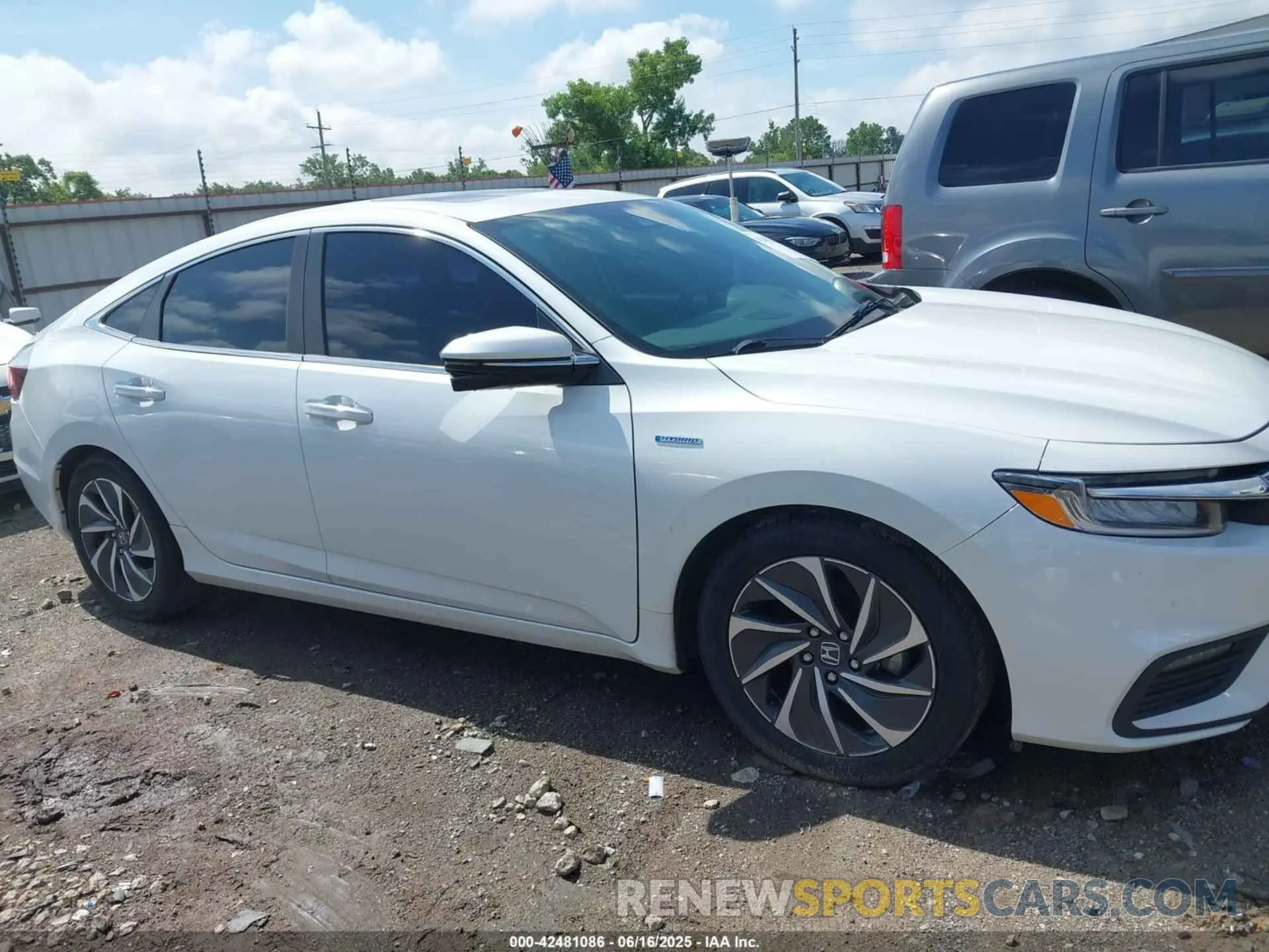 13 Photograph of a damaged car 19XZE4F99LE004484 HONDA INSIGHT 2020