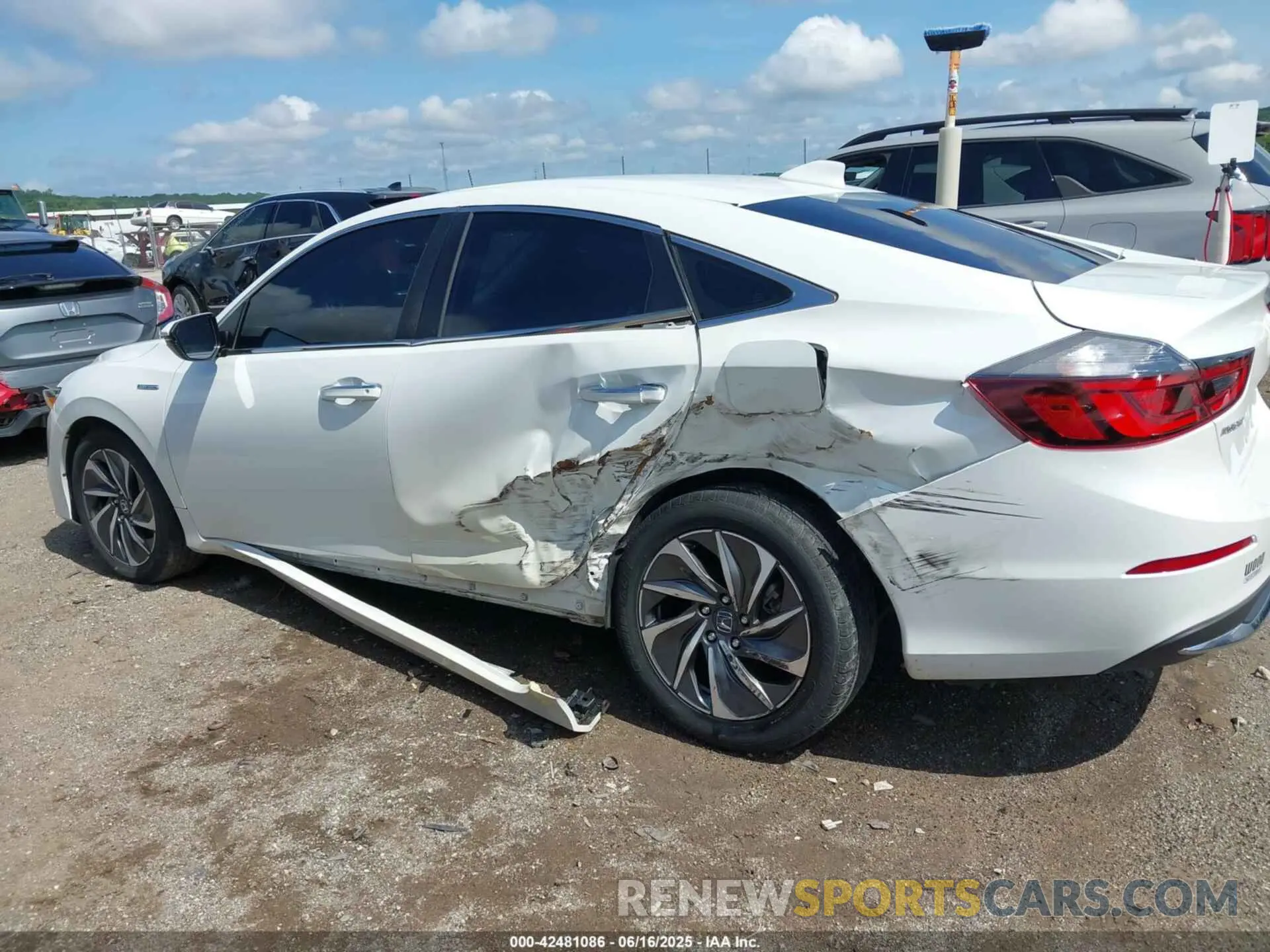 14 Photograph of a damaged car 19XZE4F99LE004484 HONDA INSIGHT 2020