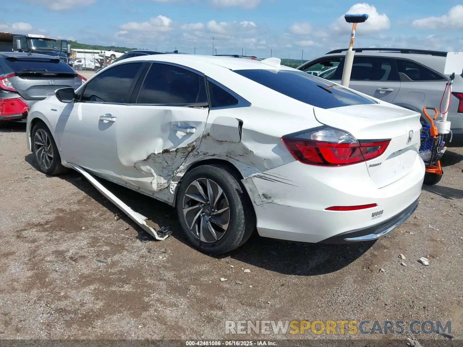 3 Photograph of a damaged car 19XZE4F99LE004484 HONDA INSIGHT 2020
