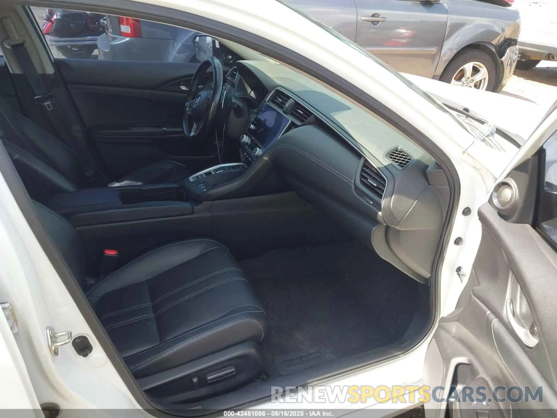 5 Photograph of a damaged car 19XZE4F99LE004484 HONDA INSIGHT 2020