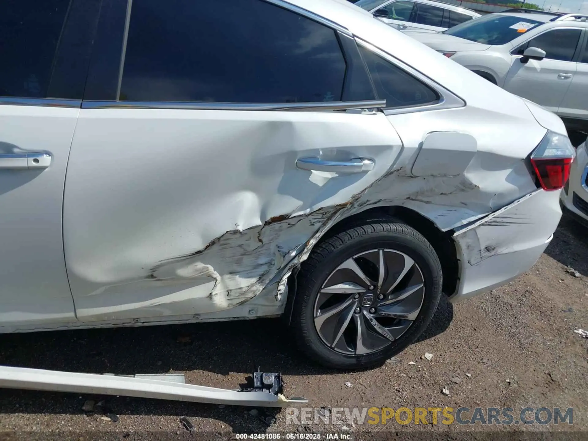 6 Photograph of a damaged car 19XZE4F99LE004484 HONDA INSIGHT 2020