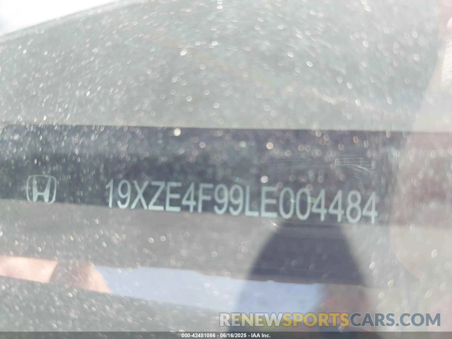 9 Photograph of a damaged car 19XZE4F99LE004484 HONDA INSIGHT 2020
